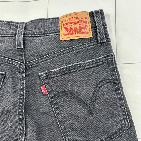 Levi's Jeans Womens 29 Washed Black Wedgie Straight Leg Button Fly Ripped Knee - Picture 7 of 14